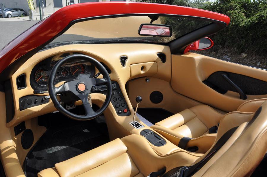 Интерьер Bizzarrini BZ-2001 Concept 1992 года  (фото 1 из 35)
